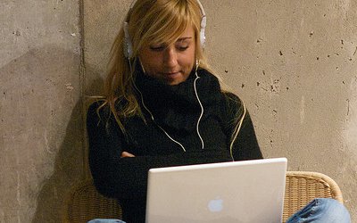 headphones laptop featured